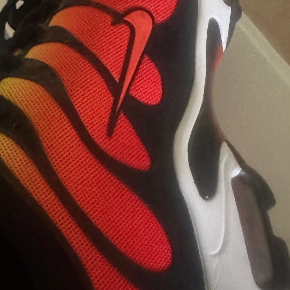 Nike Air Max Plus TN Ultra Red-Orange Gradient with Black - Picture 3 of 4
